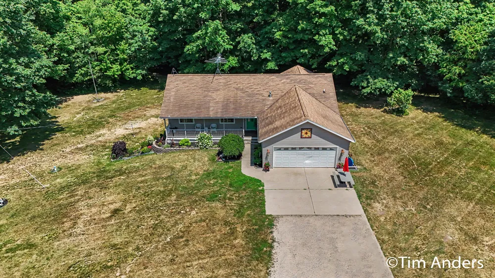 3455 Northkent Pine Drive Kent City, MI 49330