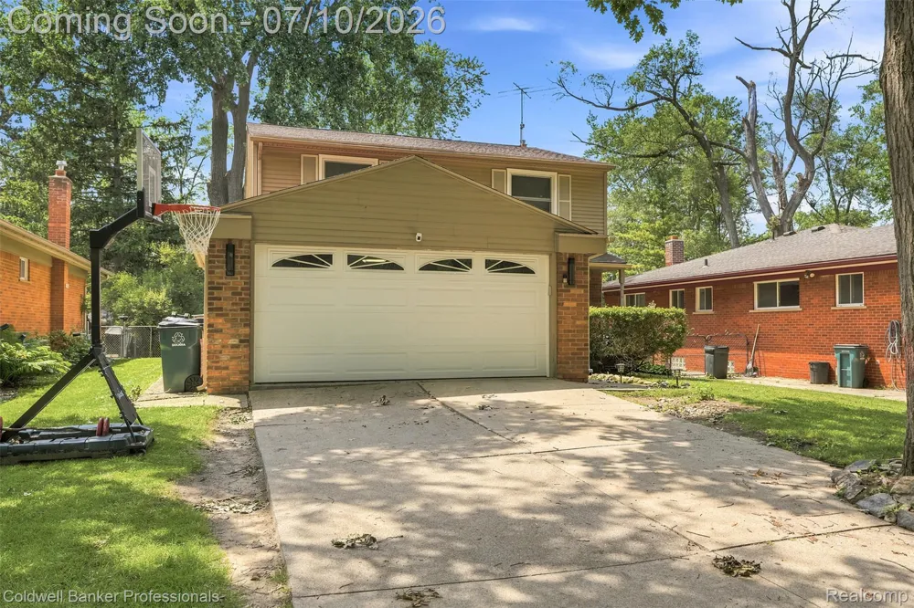 23821 Manistee Street Oak Park City, MI 48237