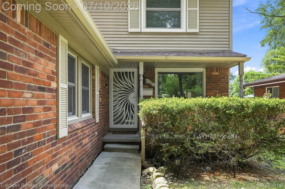 23821 Manistee Street Oak Park City, MI 48237