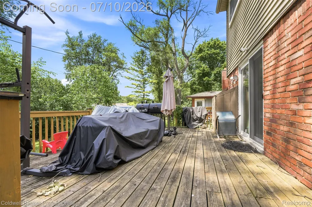 23821 Manistee Street Oak Park City, MI 48237