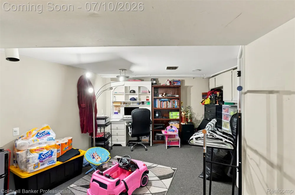 23821 Manistee Street Oak Park City, MI 48237