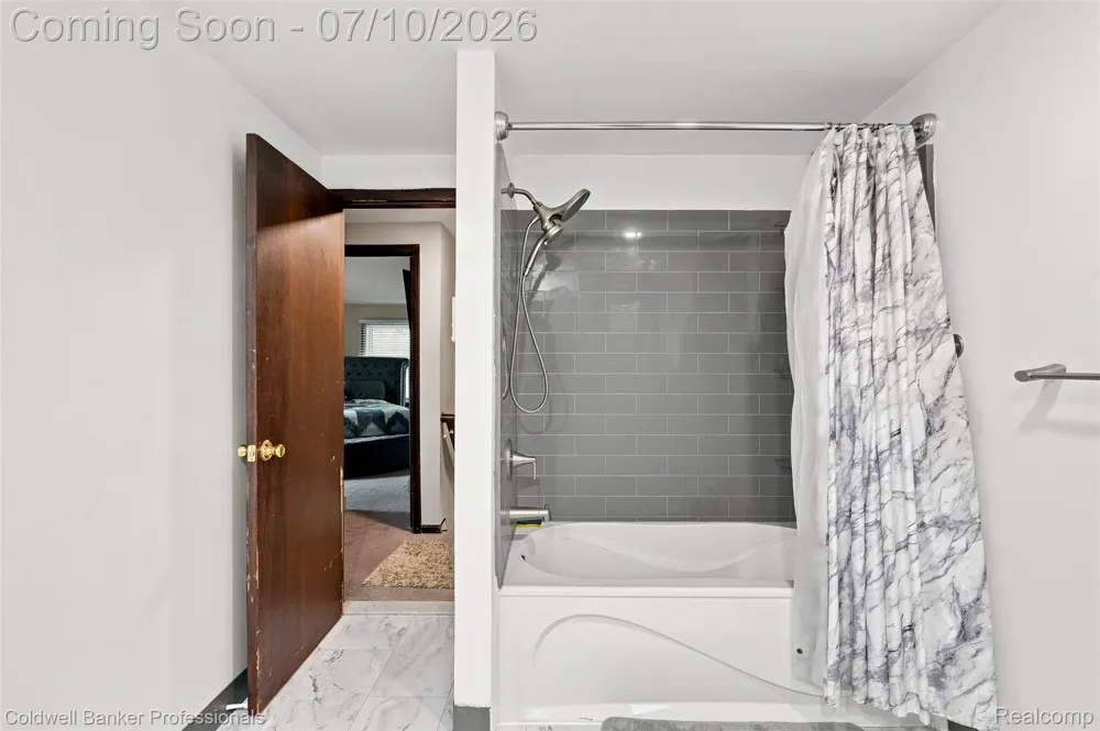 23821 Manistee Street Oak Park City, MI 48237