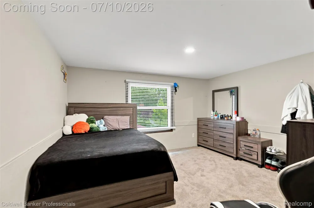 23821 Manistee Street Oak Park City, MI 48237