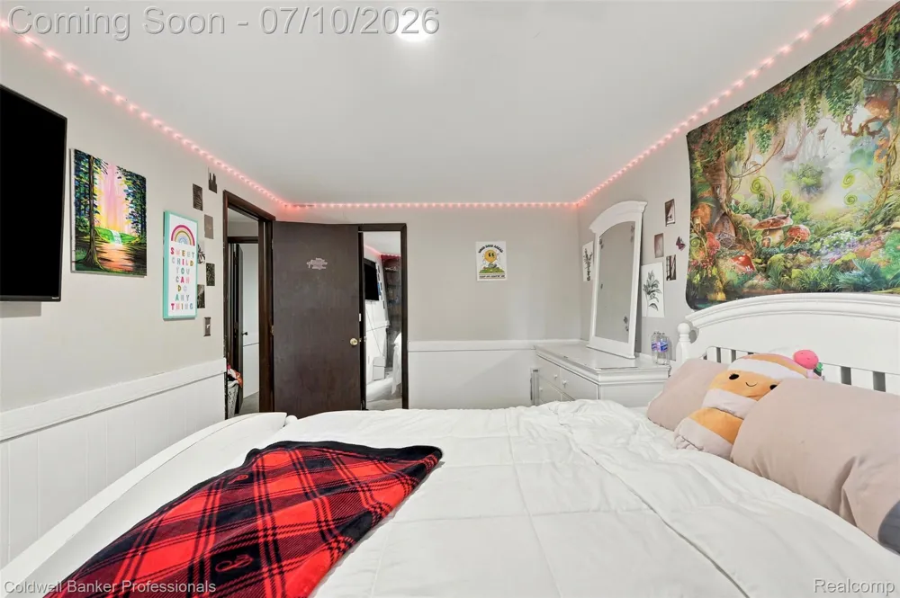 23821 Manistee Street Oak Park City, MI 48237