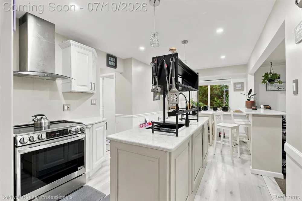 23821 Manistee Street Oak Park City, MI 48237