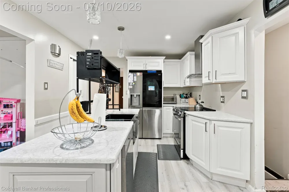 23821 Manistee Street Oak Park City, MI 48237