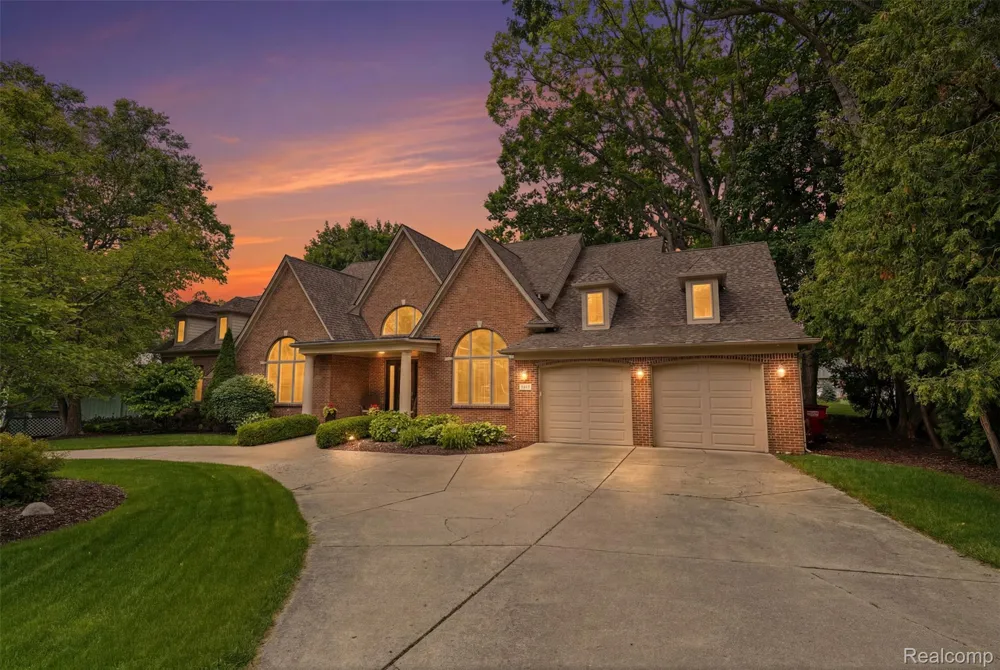 5110 Kitson Lane West Bloomfield Charter Township, MI 48324