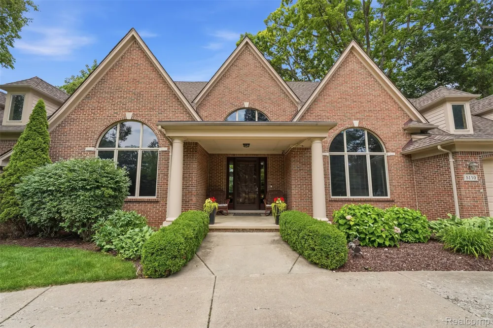 5110 Kitson Lane West Bloomfield Charter Township, MI 48324
