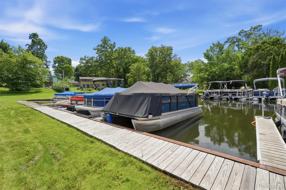5110 Kitson Lane West Bloomfield Charter Township, MI 48324
