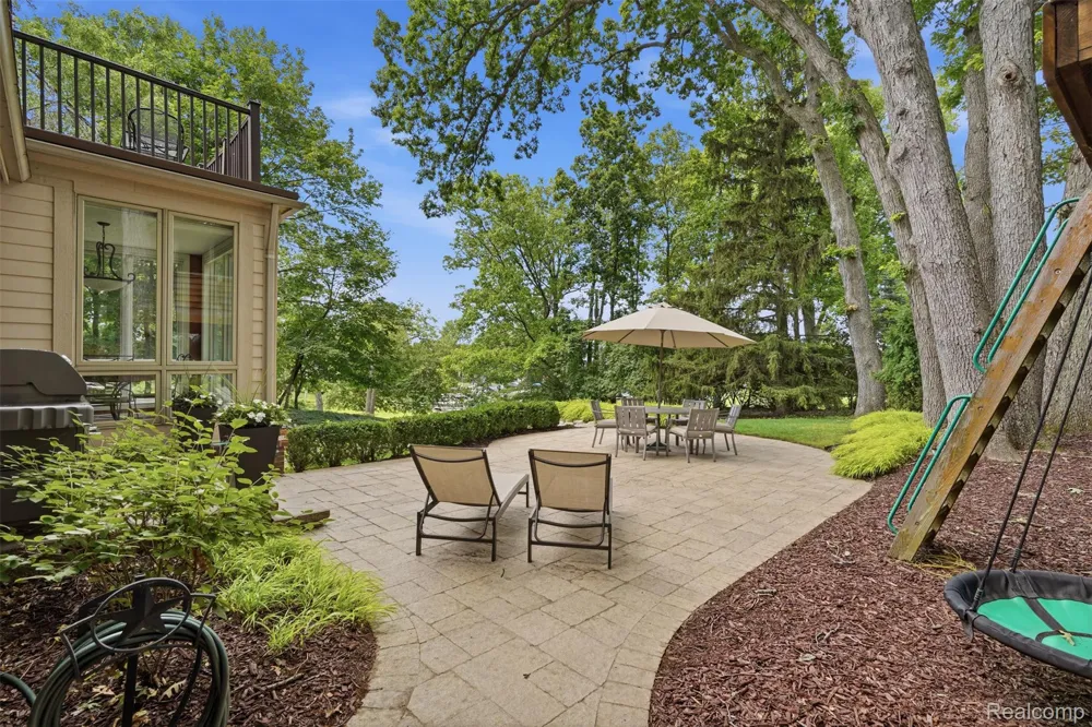 5110 Kitson Lane West Bloomfield Charter Township, MI 48324