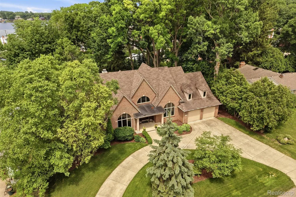 5110 Kitson Lane West Bloomfield Charter Township, MI 48324