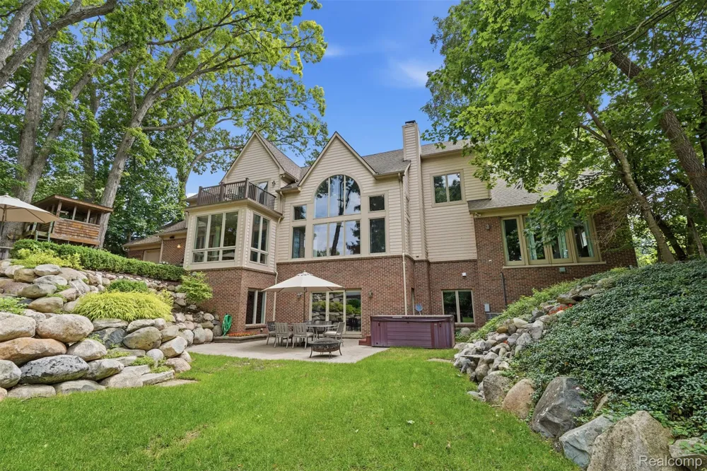 5110 Kitson Lane West Bloomfield Charter Township, MI 48324
