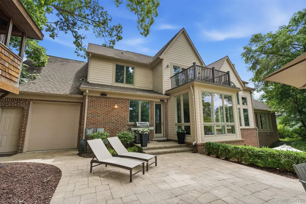 5110 Kitson Lane West Bloomfield Charter Township, MI 48324