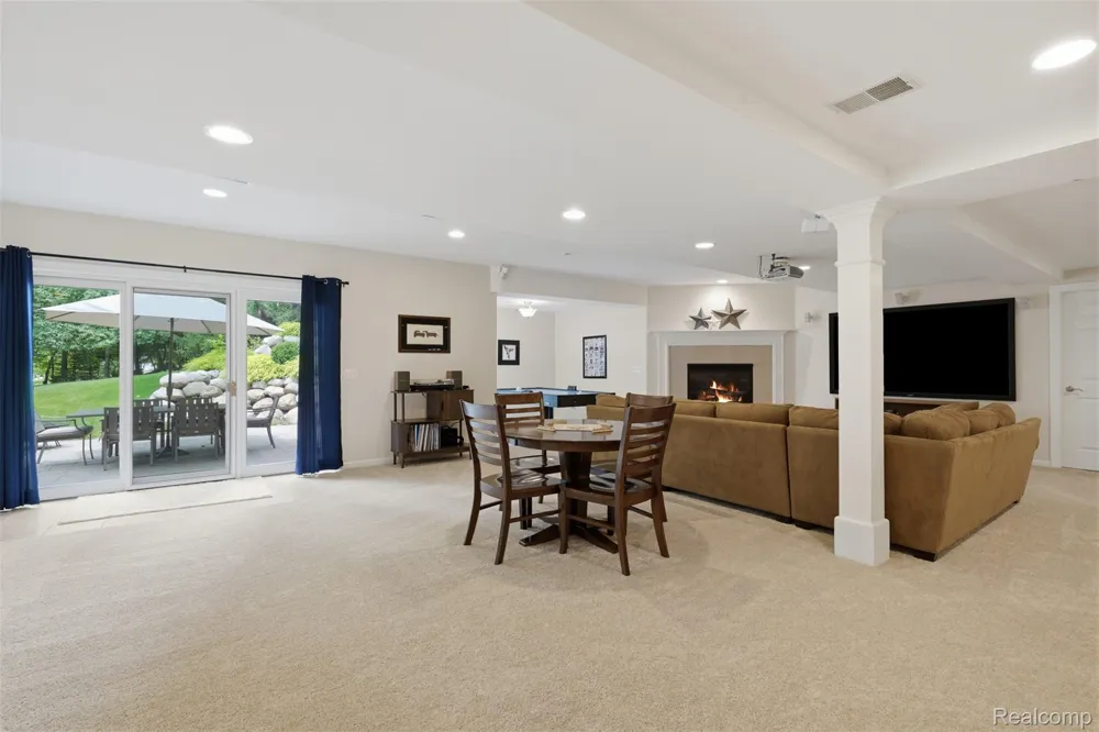 5110 Kitson Lane West Bloomfield Charter Township, MI 48324
