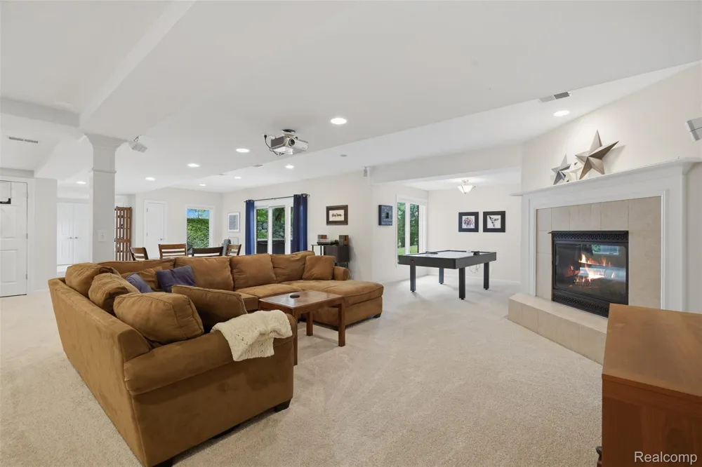 5110 Kitson Lane West Bloomfield Charter Township, MI 48324