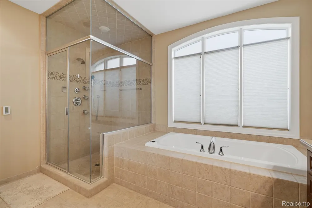 5110 Kitson Lane West Bloomfield Charter Township, MI 48324