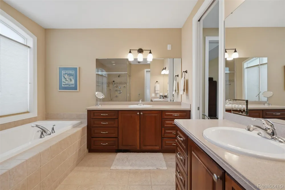 5110 Kitson Lane West Bloomfield Charter Township, MI 48324