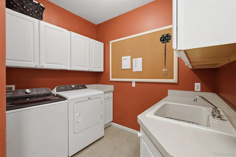 5110 Kitson Lane West Bloomfield Charter Township, MI 48324