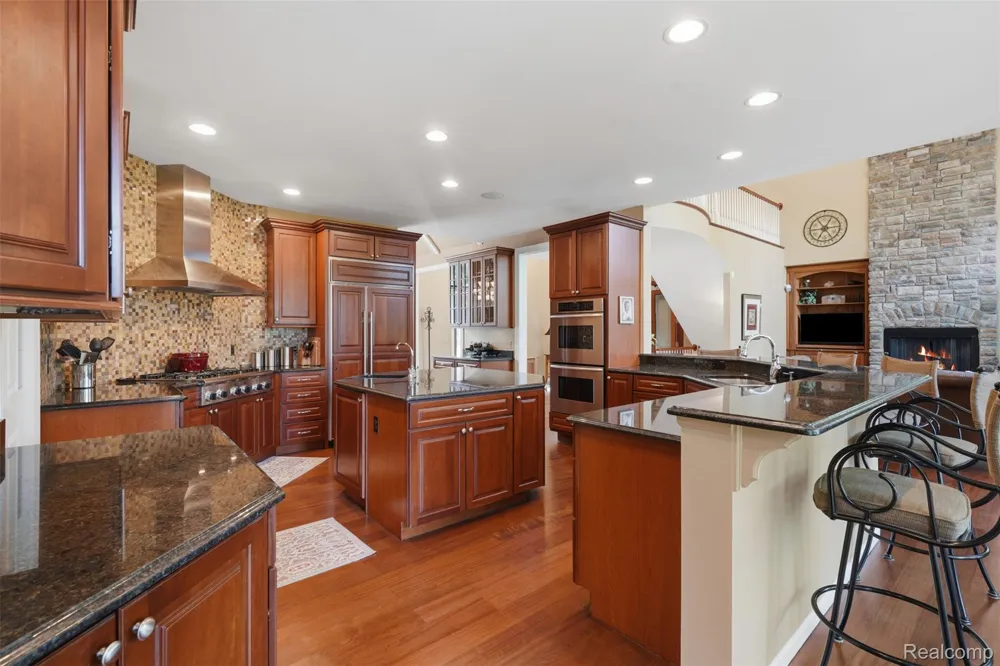 5110 Kitson Lane West Bloomfield Charter Township, MI 48324