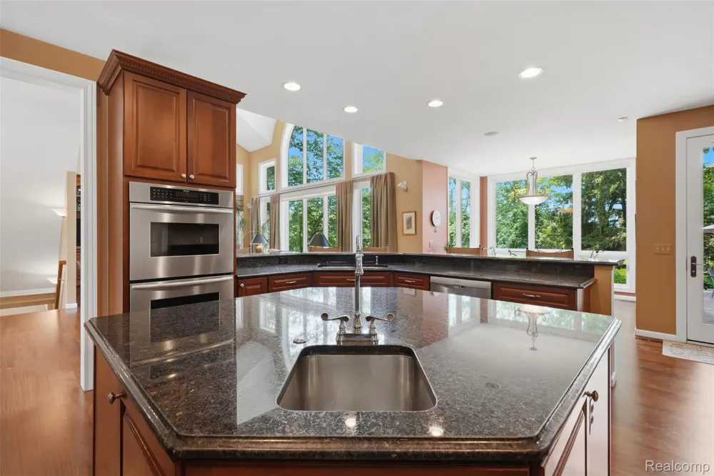 5110 Kitson Lane West Bloomfield Charter Township, MI 48324