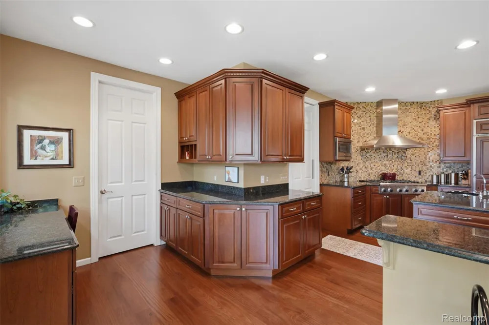 5110 Kitson Lane West Bloomfield Charter Township, MI 48324