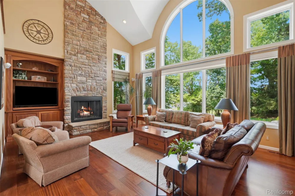 5110 Kitson Lane West Bloomfield Charter Township, MI 48324