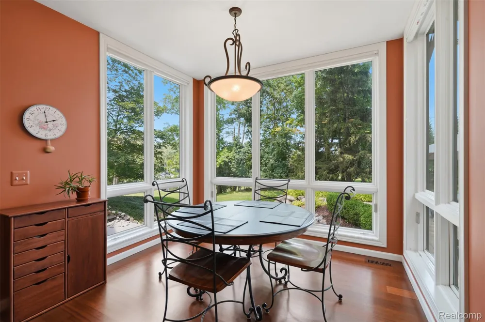 5110 Kitson Lane West Bloomfield Charter Township, MI 48324