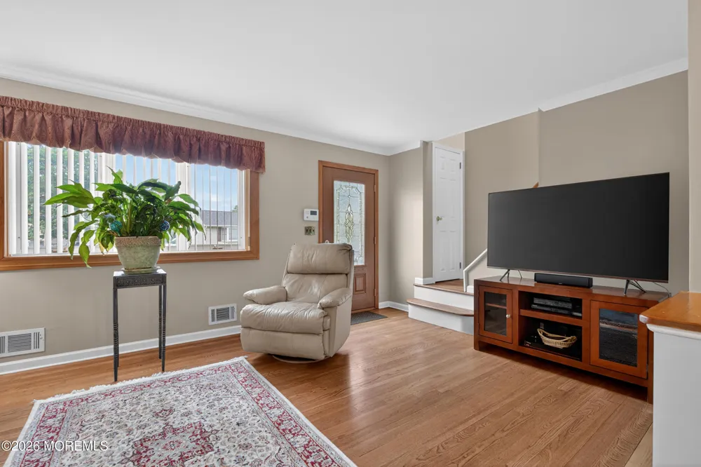24 Deerwood Avenue Edison, NJ 08817