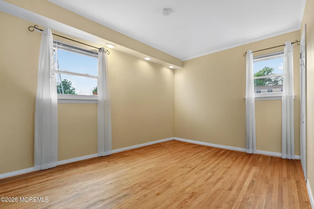 24 Deerwood Avenue Edison, NJ 08817