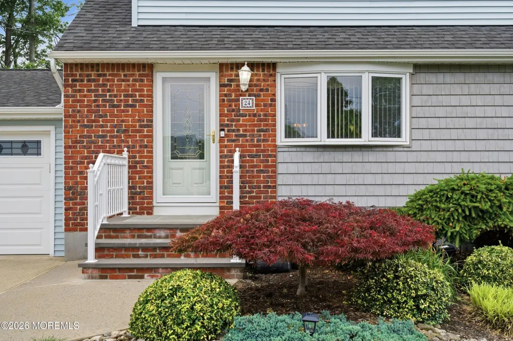 24 Deerwood Avenue Edison, NJ 08817