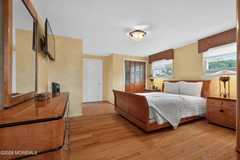 24 Deerwood Avenue Edison, NJ 08817
