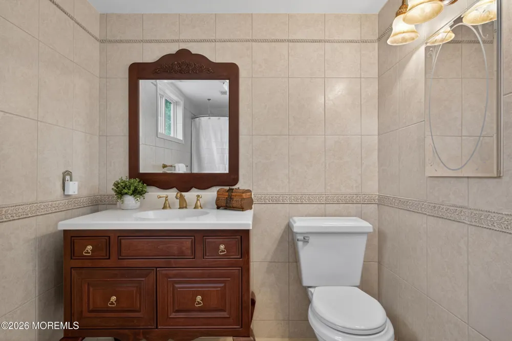 24 Deerwood Avenue Edison, NJ 08817