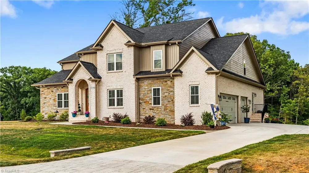 8198 Rob Roy Drive Summerfield, NC 27358