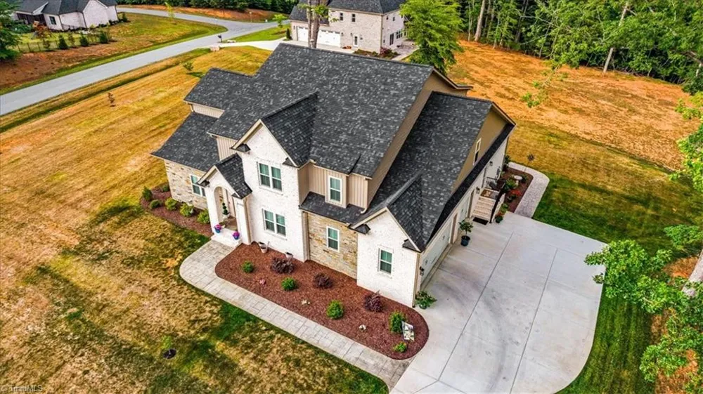 8198 Rob Roy Drive Summerfield, NC 27358