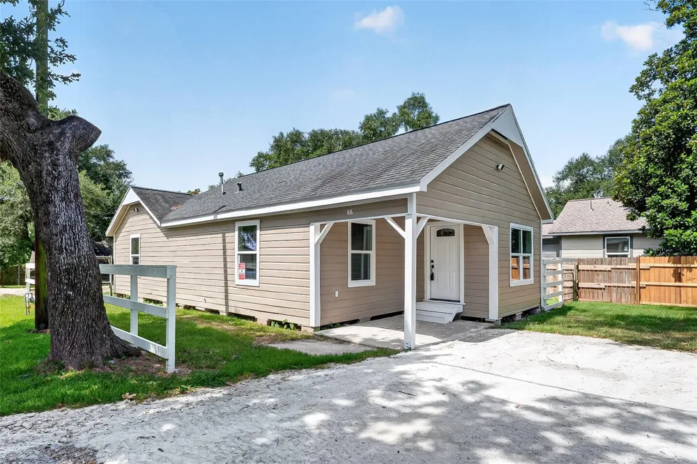 106 S 9th Street Highlands, TX 77562