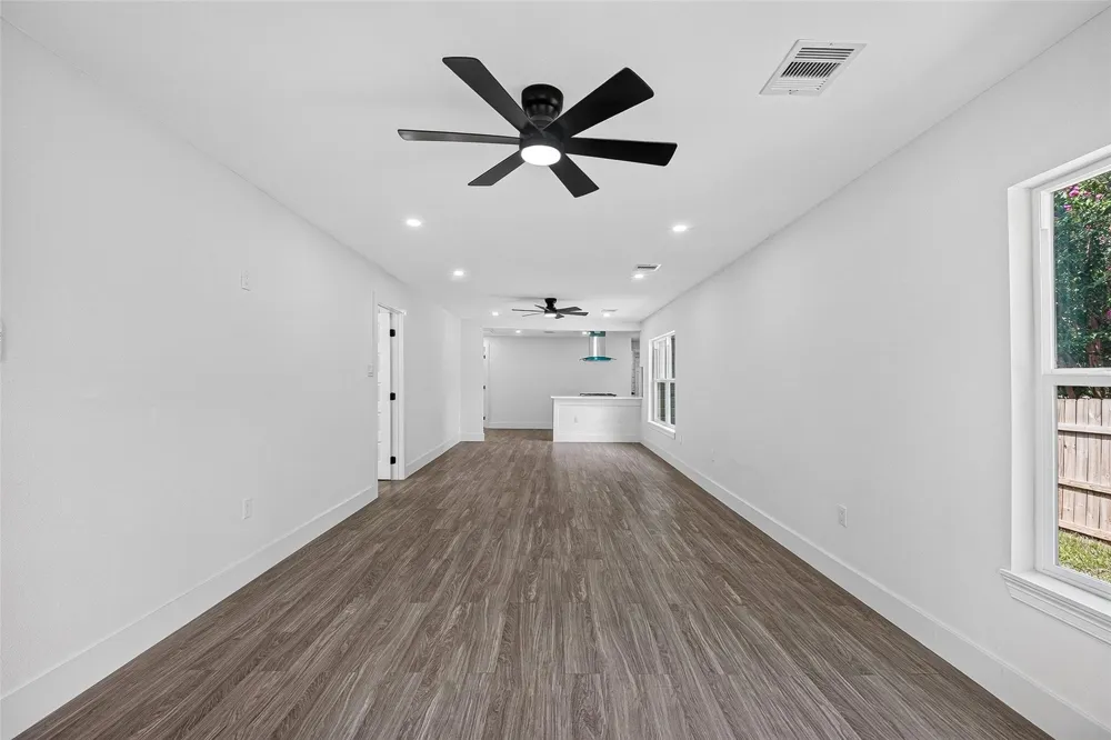 106 S 9th Street Highlands, TX 77562