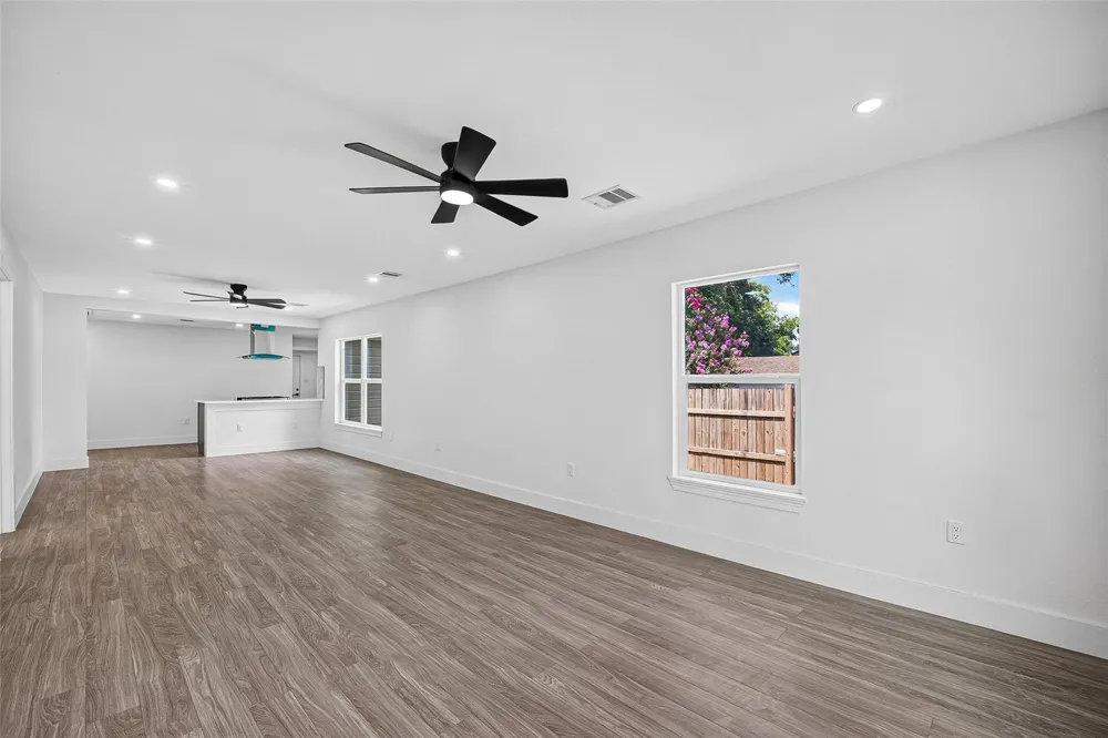 106 S 9th Street Highlands, TX 77562