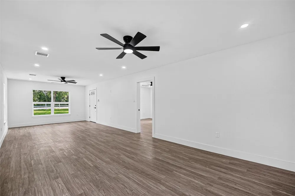 106 S 9th Street Highlands, TX 77562