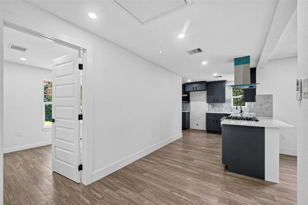 106 S 9th Street Highlands, TX 77562