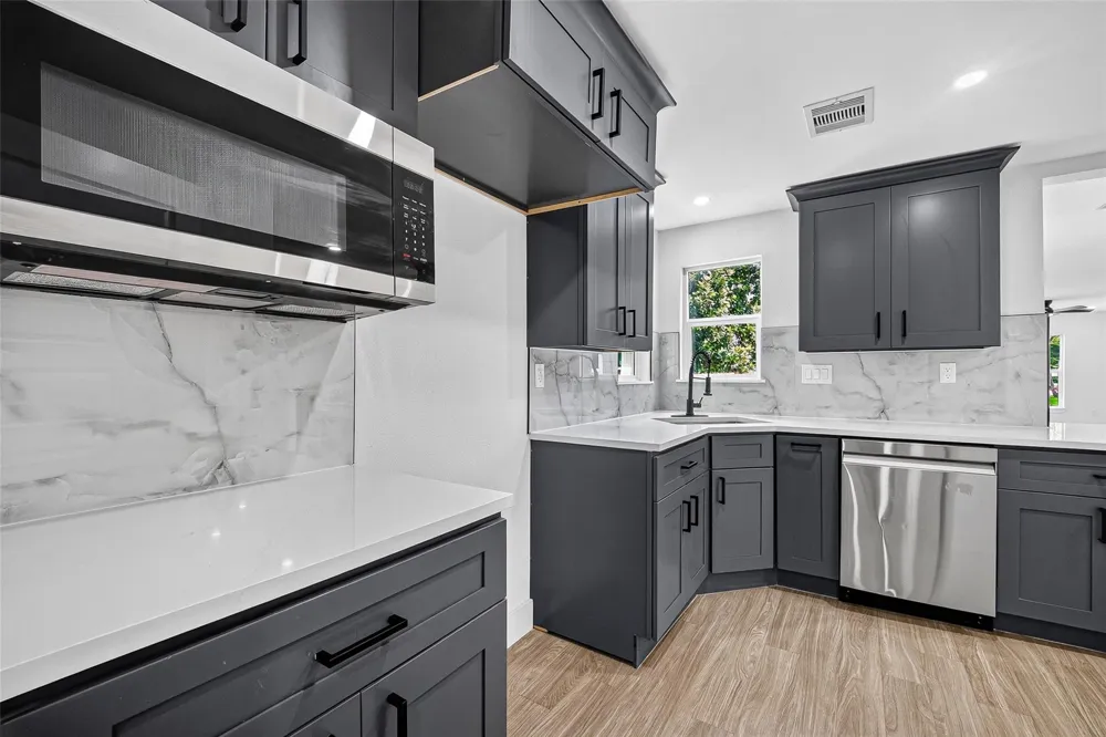 106 S 9th Street Highlands, TX 77562