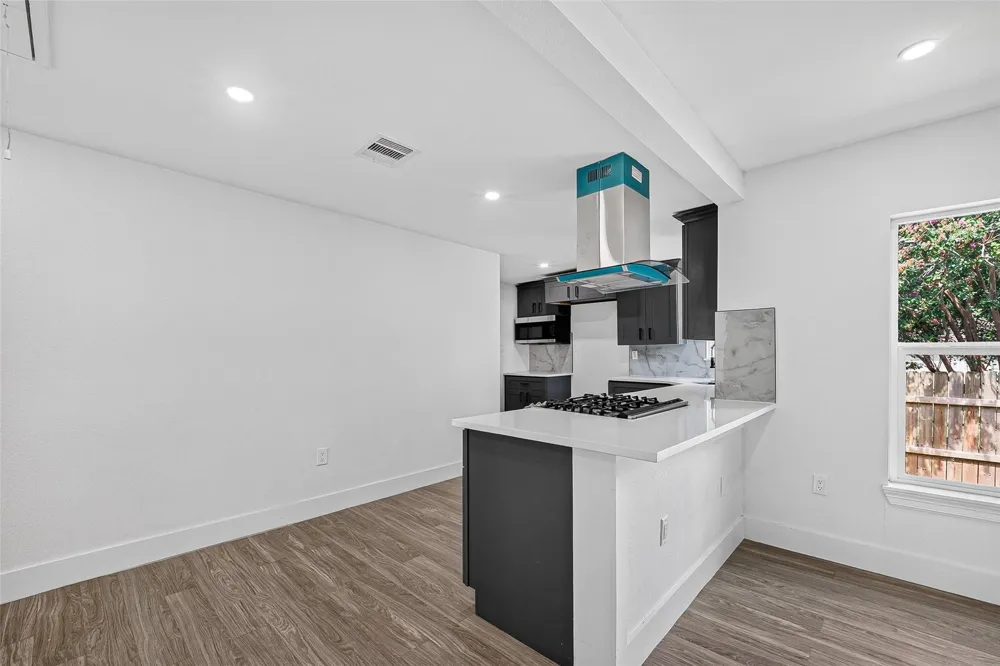 106 S 9th Street Highlands, TX 77562
