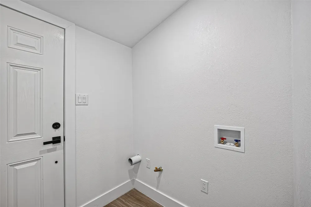 106 S 9th Street Highlands, TX 77562