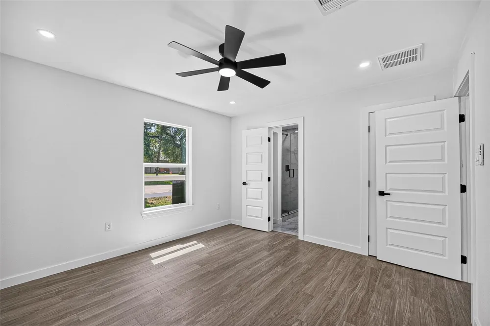 106 S 9th Street Highlands, TX 77562
