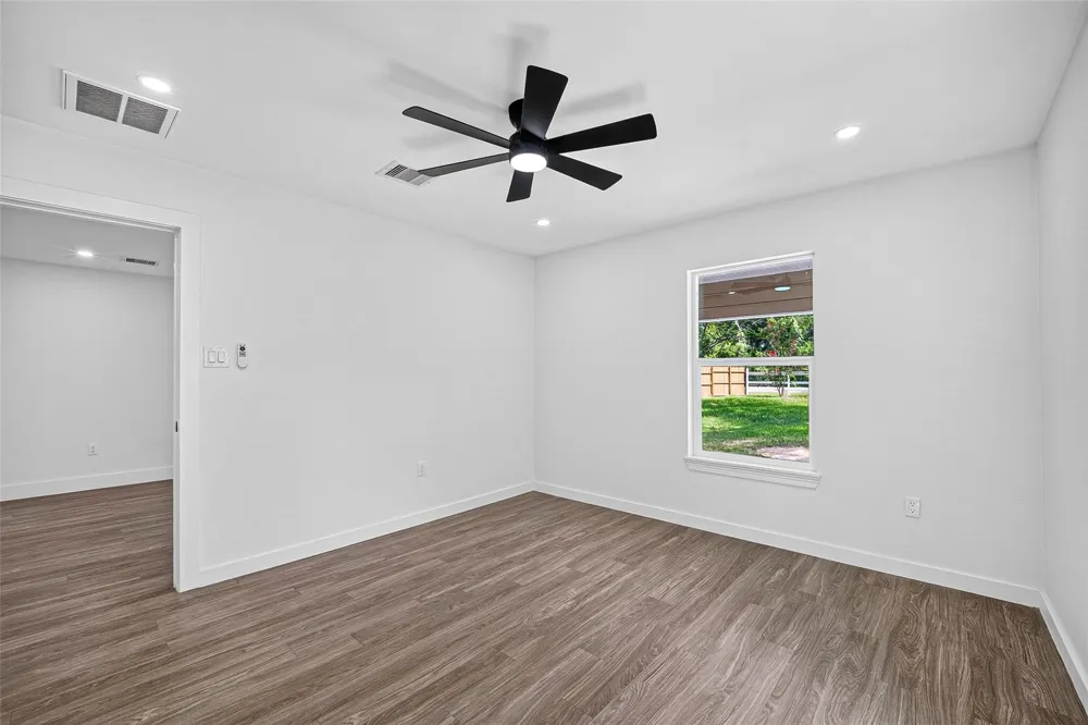 106 S 9th Street Highlands, TX 77562