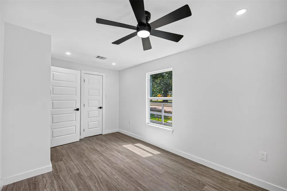 106 S 9th Street Highlands, TX 77562
