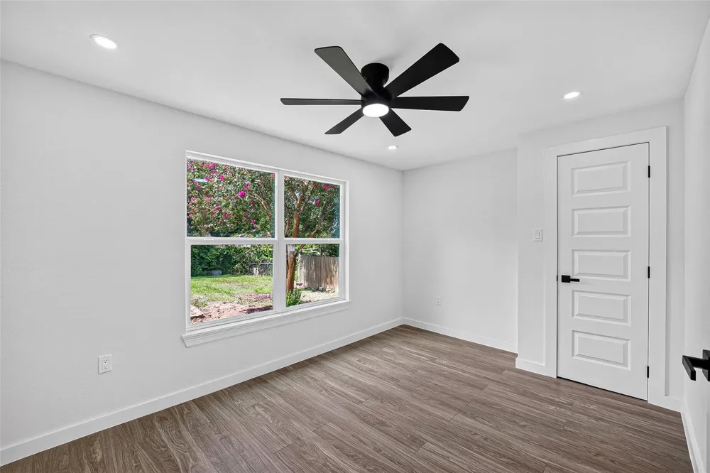 106 S 9th Street Highlands, TX 77562