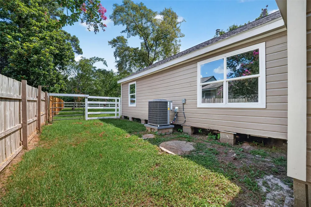 106 S 9th Street Highlands, TX 77562