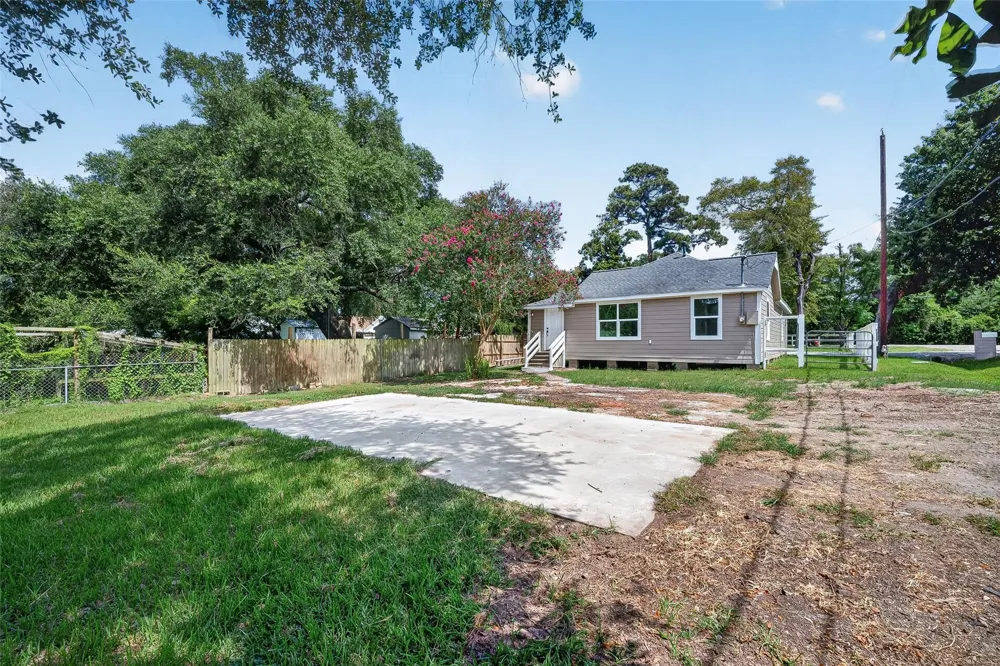 106 S 9th Street Highlands, TX 77562