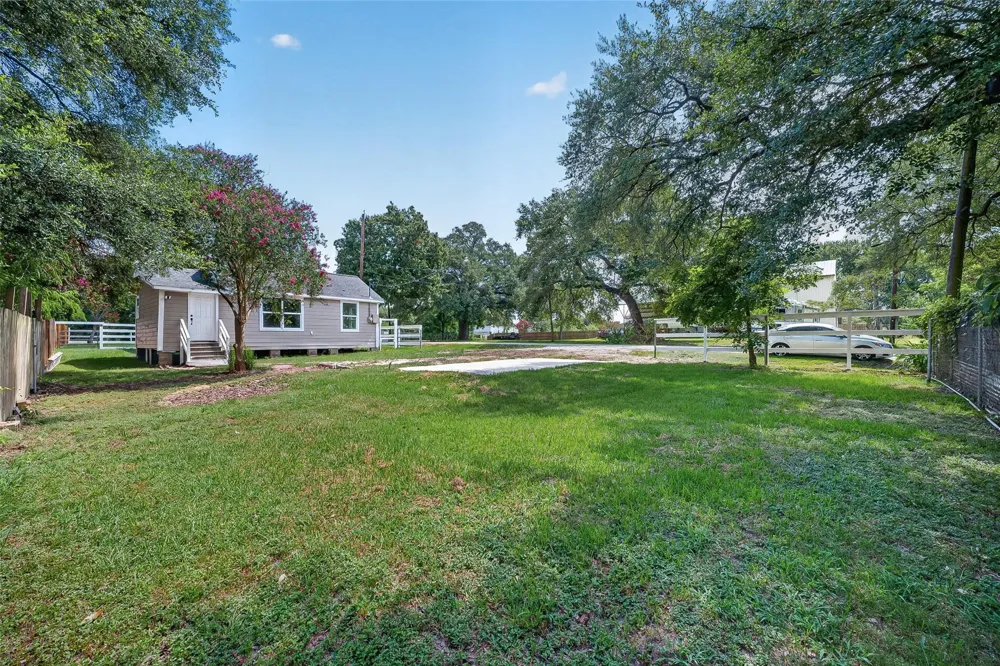 106 S 9th Street Highlands, TX 77562
