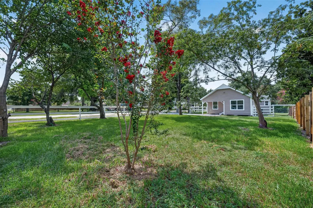106 S 9th Street Highlands, TX 77562